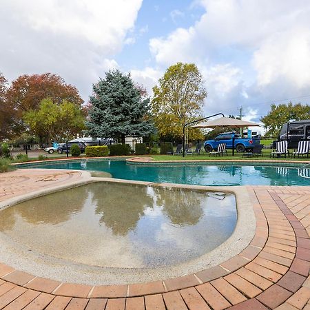 Nrma Bairnsdale Riverside Holiday Park מראה חיצוני תמונה