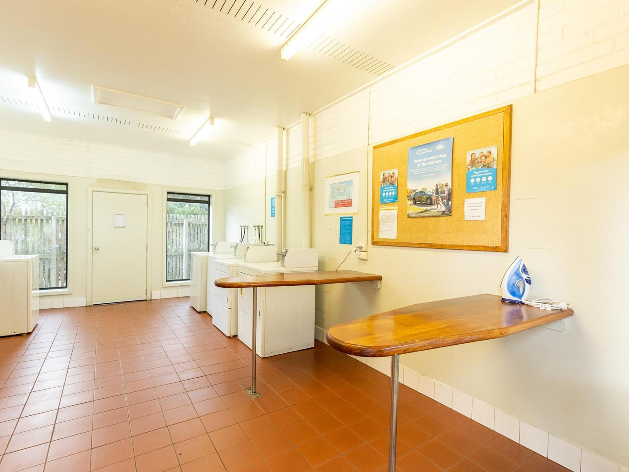 Nrma Bairnsdale Riverside Holiday Park מראה חיצוני תמונה