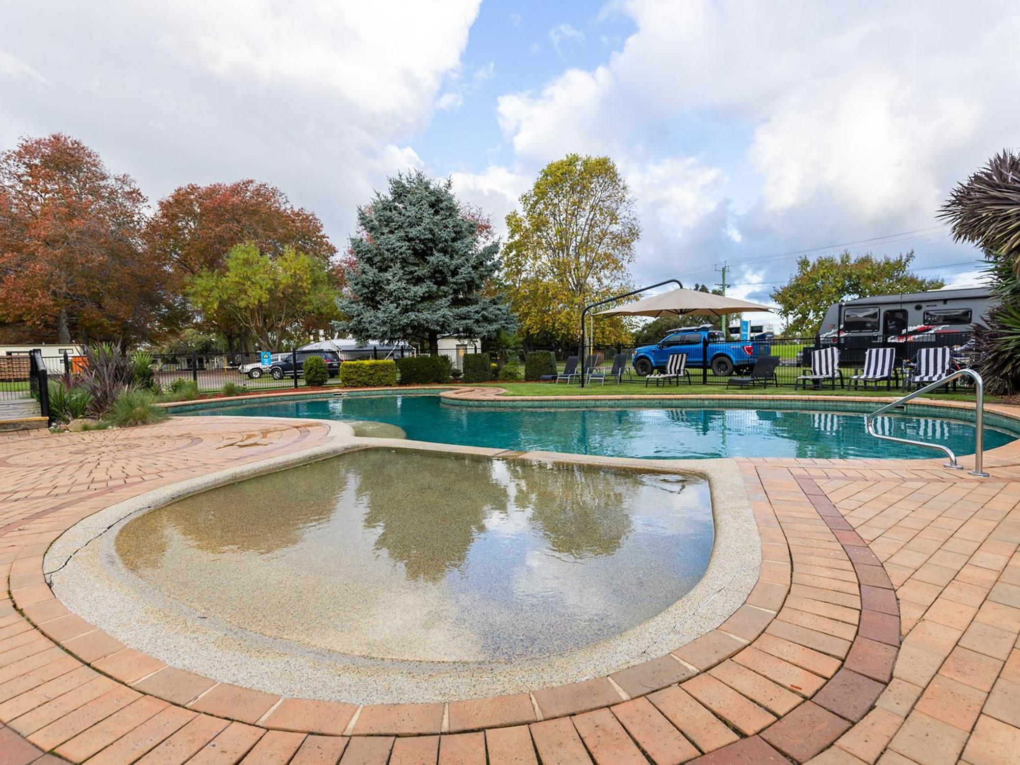Nrma Bairnsdale Riverside Holiday Park מראה חיצוני תמונה