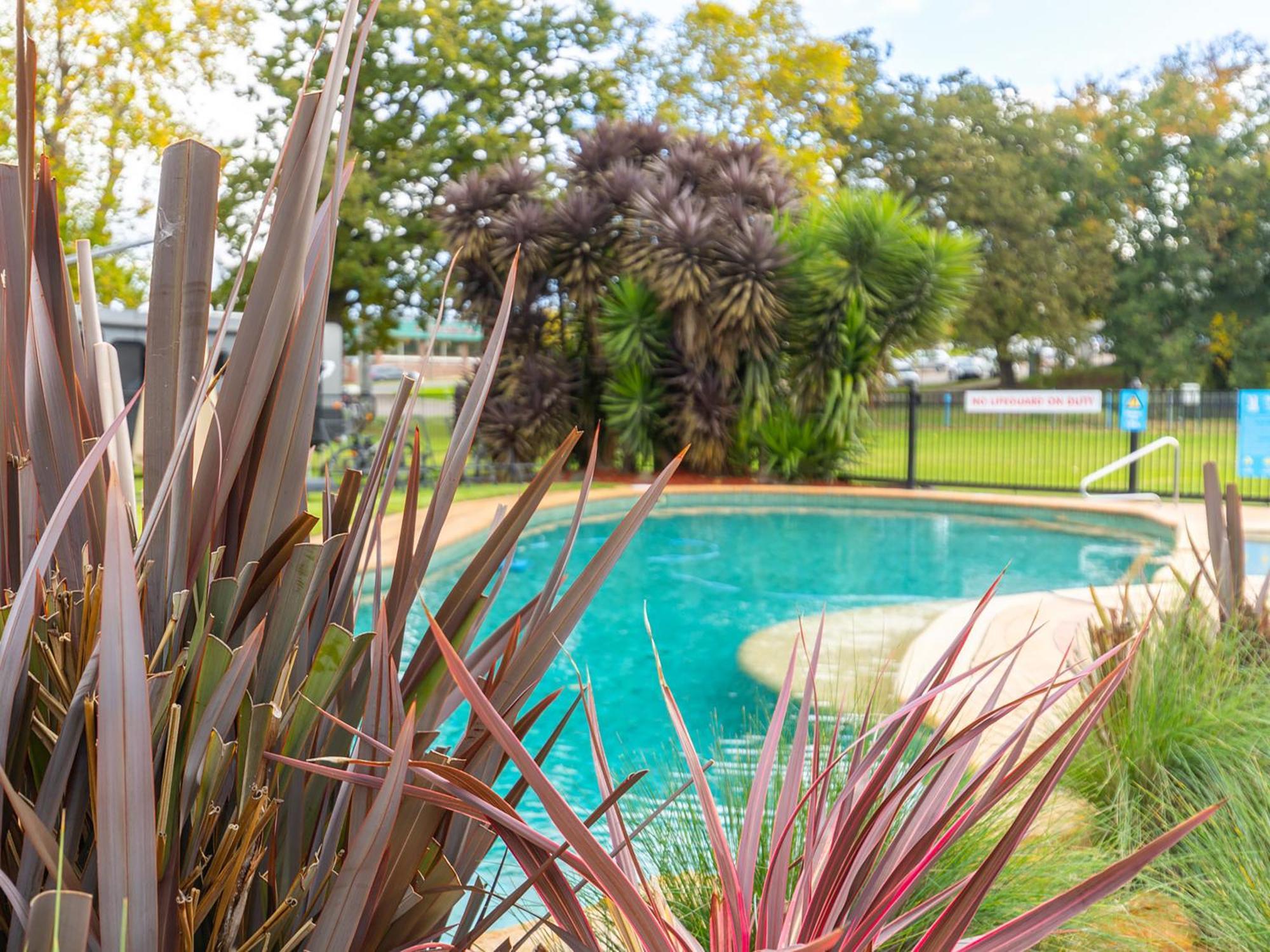 Nrma Bairnsdale Riverside Holiday Park מראה חיצוני תמונה