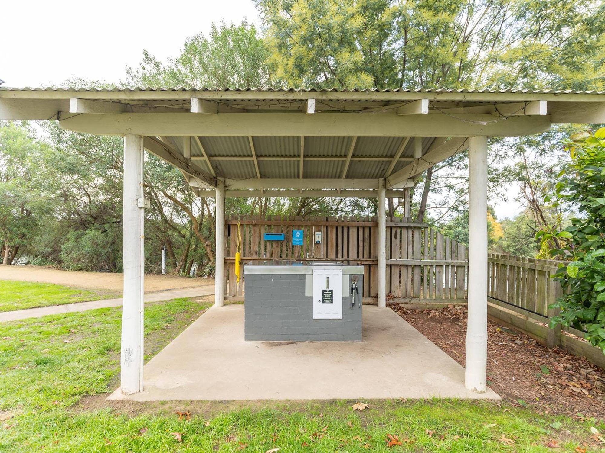 Nrma Bairnsdale Riverside Holiday Park מראה חיצוני תמונה