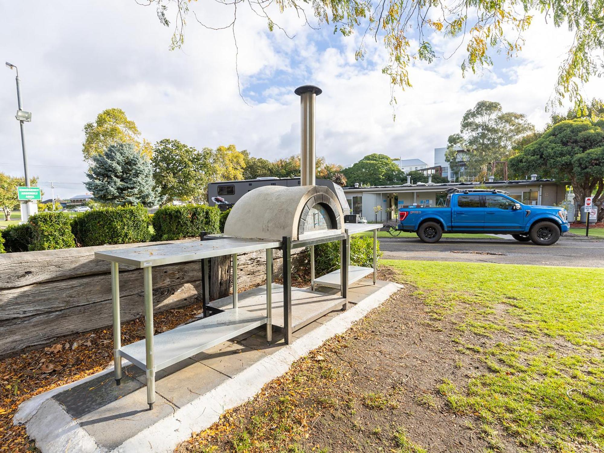Nrma Bairnsdale Riverside Holiday Park מראה חיצוני תמונה