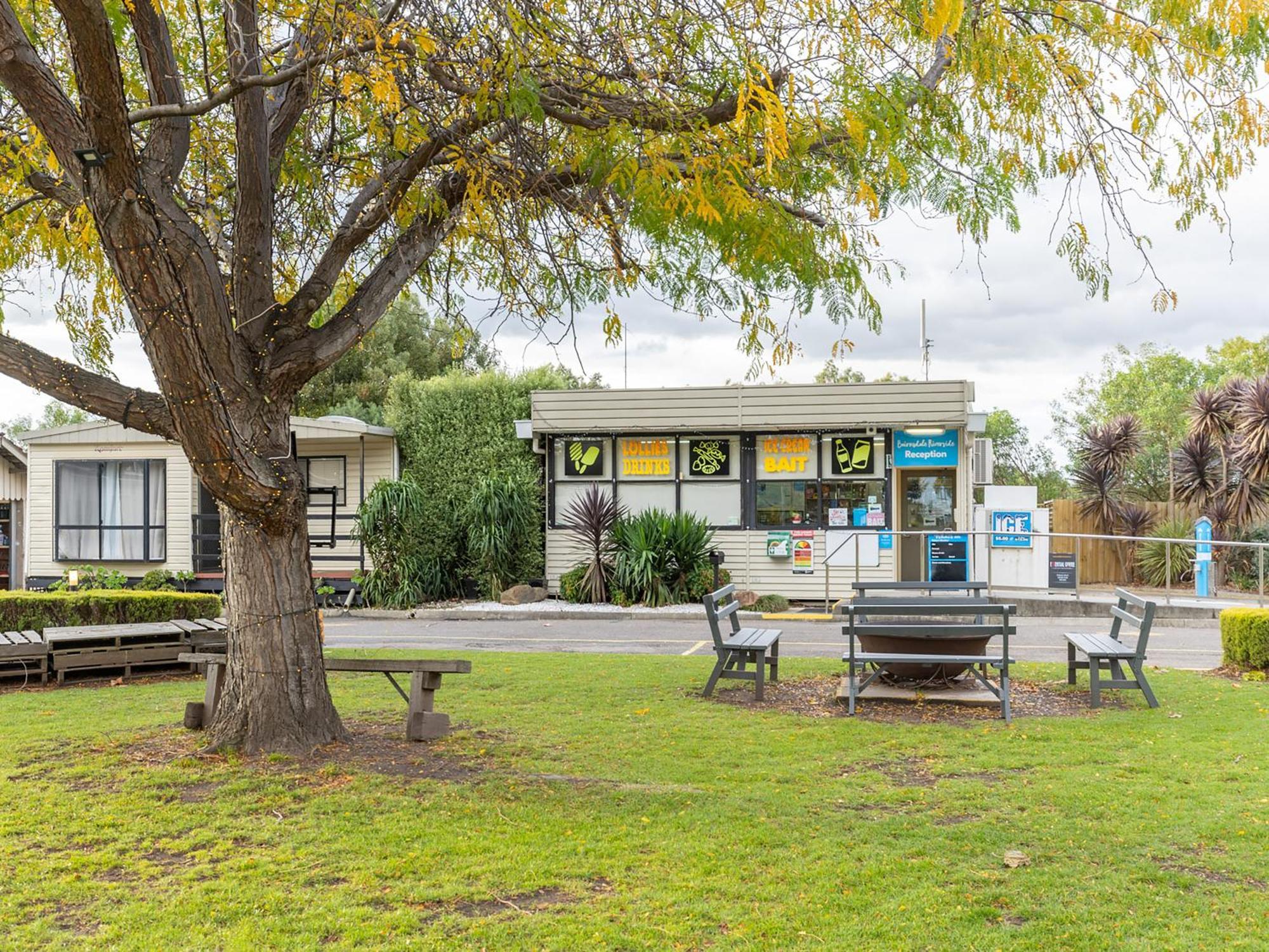 Nrma Bairnsdale Riverside Holiday Park מראה חיצוני תמונה