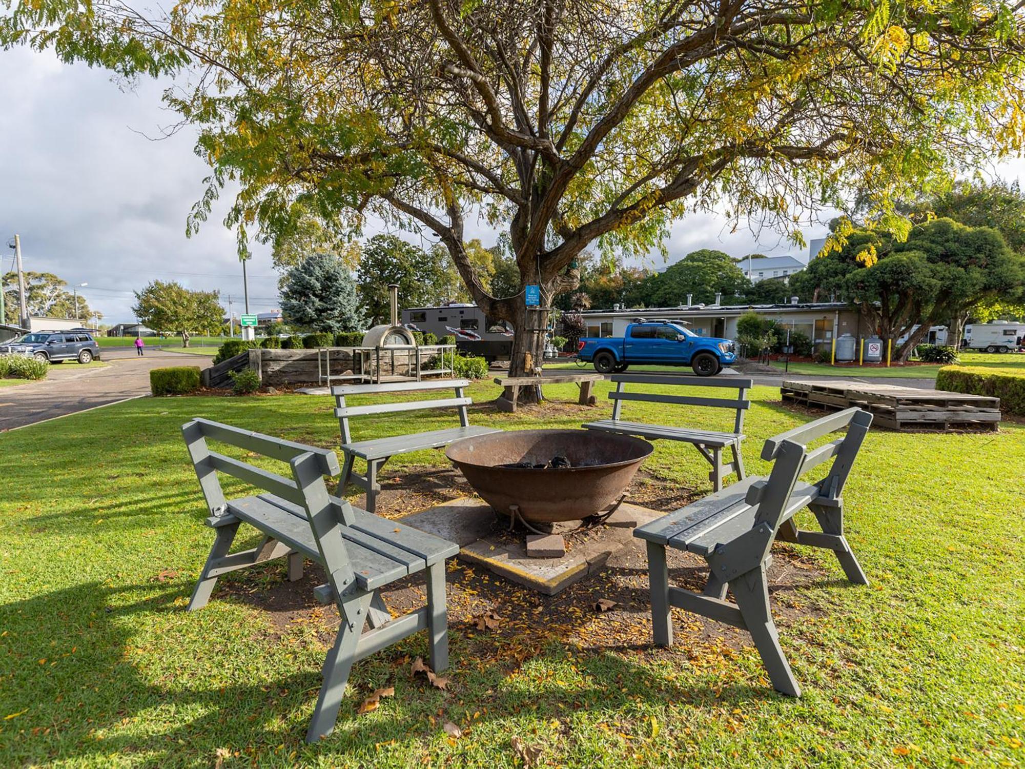 Nrma Bairnsdale Riverside Holiday Park מראה חיצוני תמונה