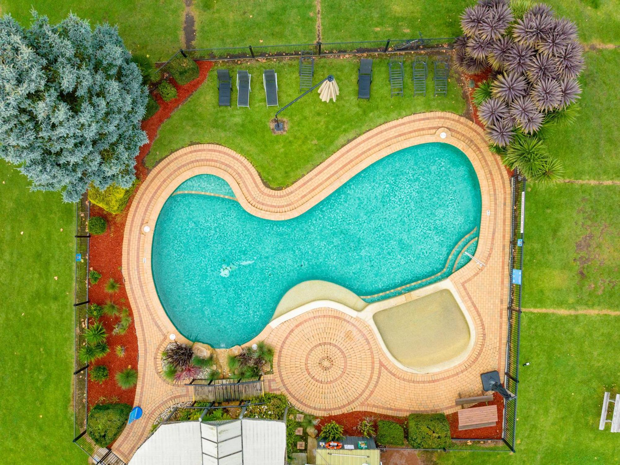 Nrma Bairnsdale Riverside Holiday Park מראה חיצוני תמונה