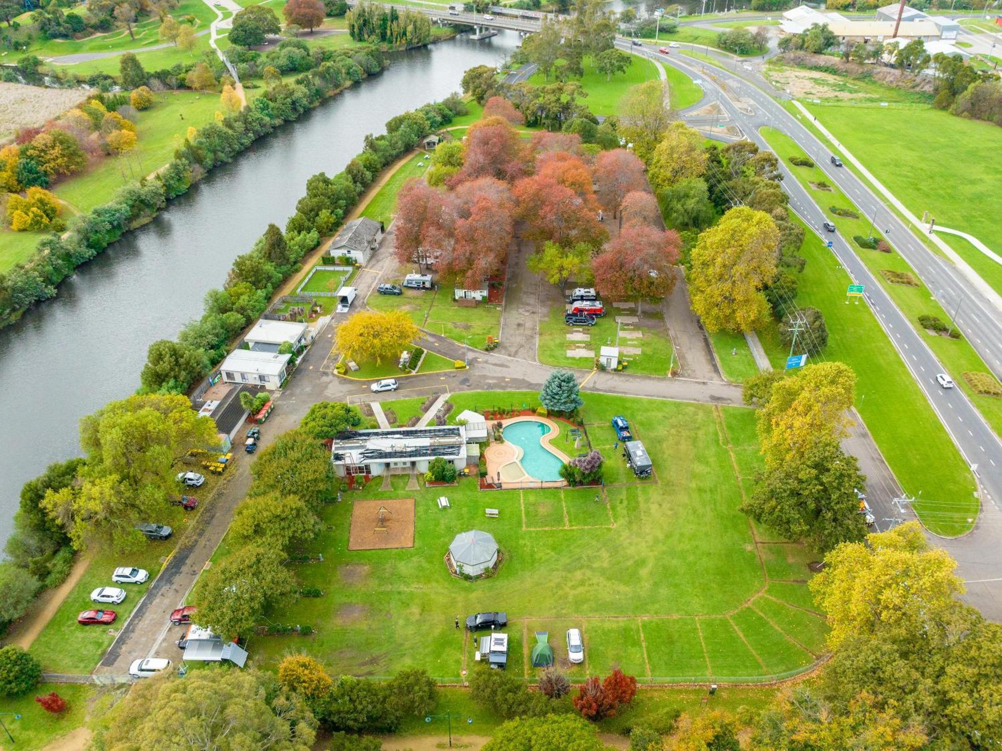 Nrma Bairnsdale Riverside Holiday Park מראה חיצוני תמונה