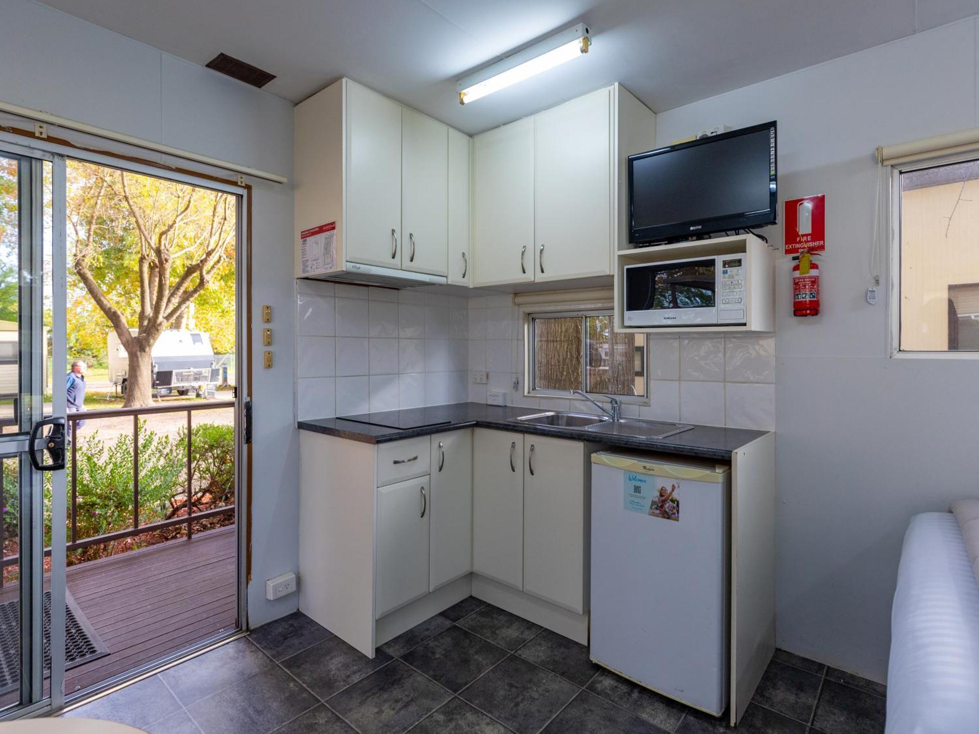 Nrma Bairnsdale Riverside Holiday Park חדר תמונה
