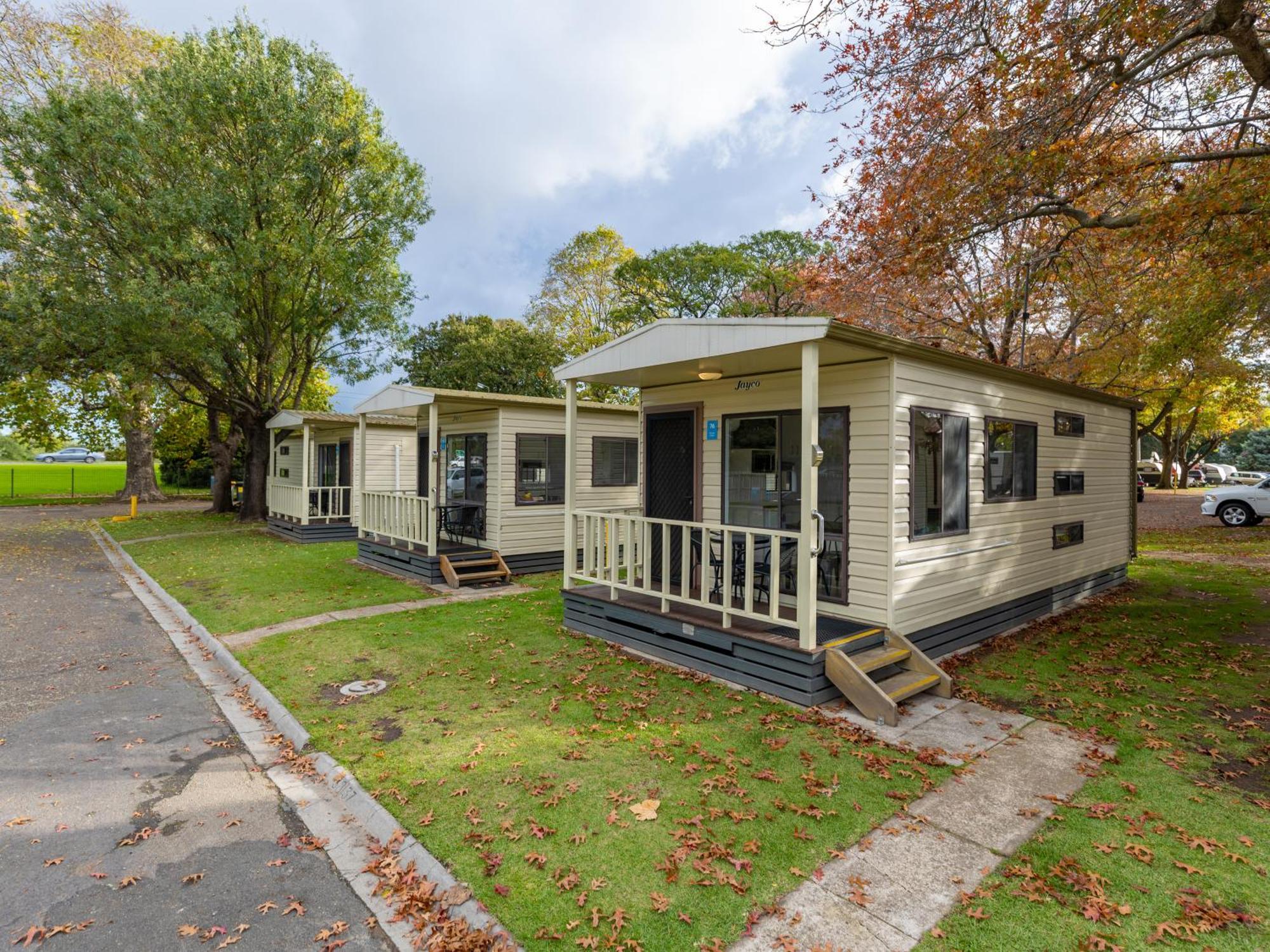 Nrma Bairnsdale Riverside Holiday Park חדר תמונה