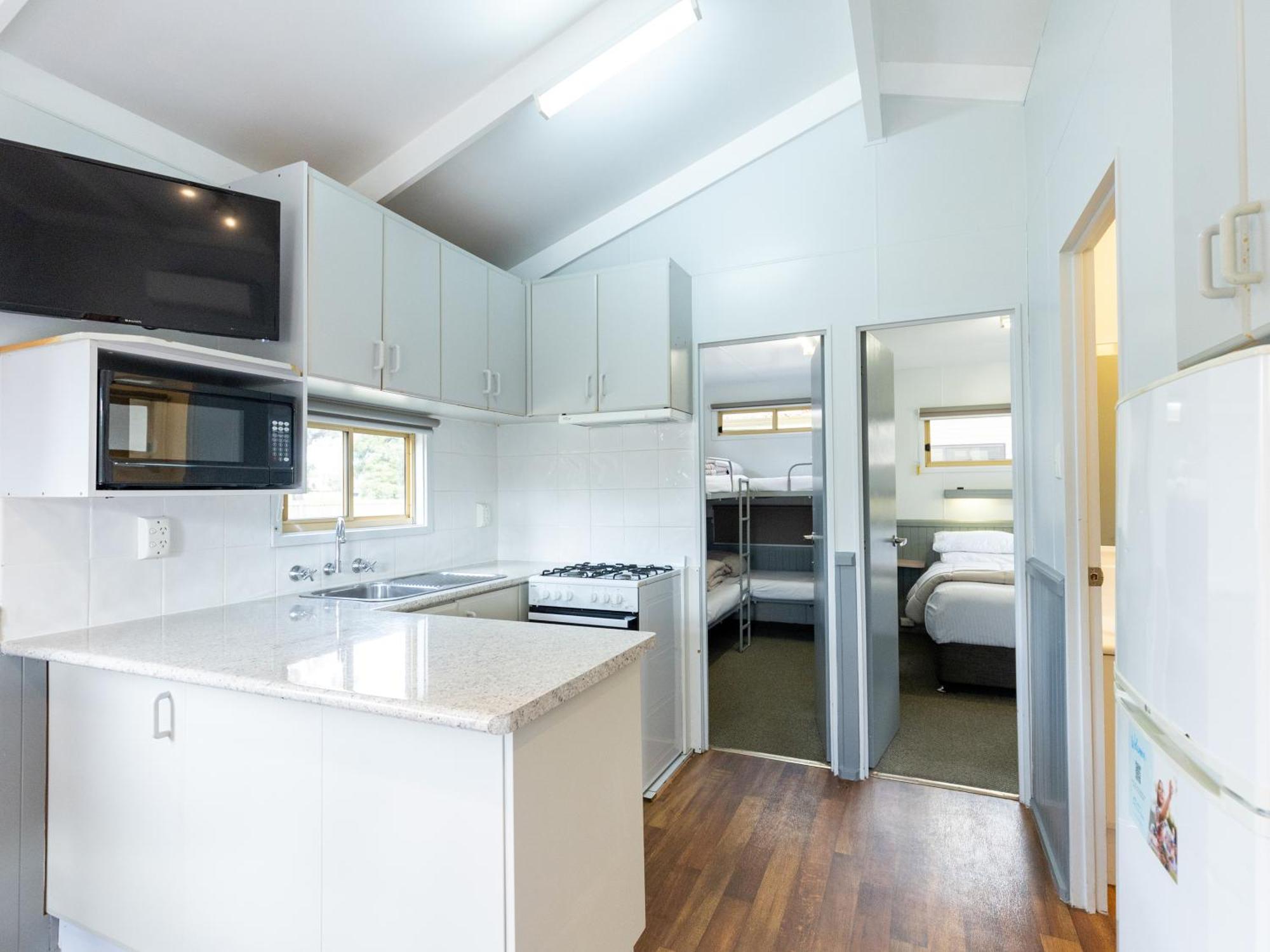 Nrma Bairnsdale Riverside Holiday Park חדר תמונה
