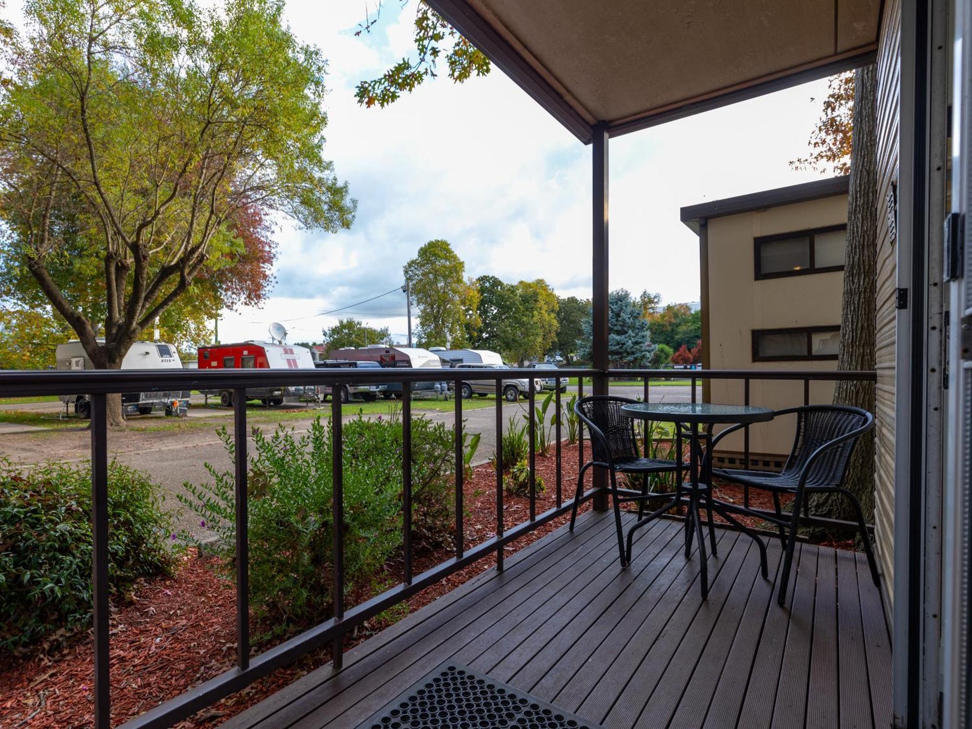 Nrma Bairnsdale Riverside Holiday Park חדר תמונה