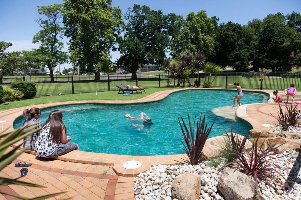 Nrma Bairnsdale Riverside Holiday Park מראה חיצוני תמונה