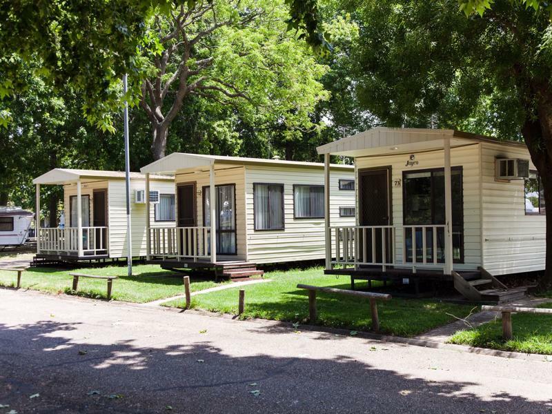 Nrma Bairnsdale Riverside Holiday Park מראה חיצוני תמונה